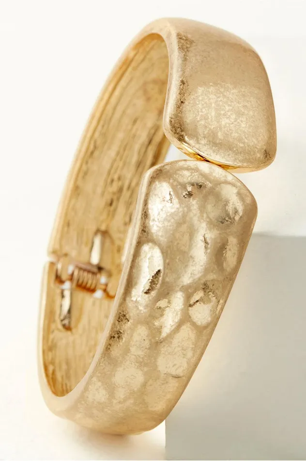 Soft Surroundings Nora Hinged Hammered Cuff Antique Silver Women Jewelry